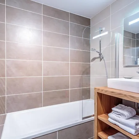 Cosy 4 Pers Avec Balcon, Parking Et Wifi A Champagny En Vanoise - Fr-1-638-6 Lägenhet